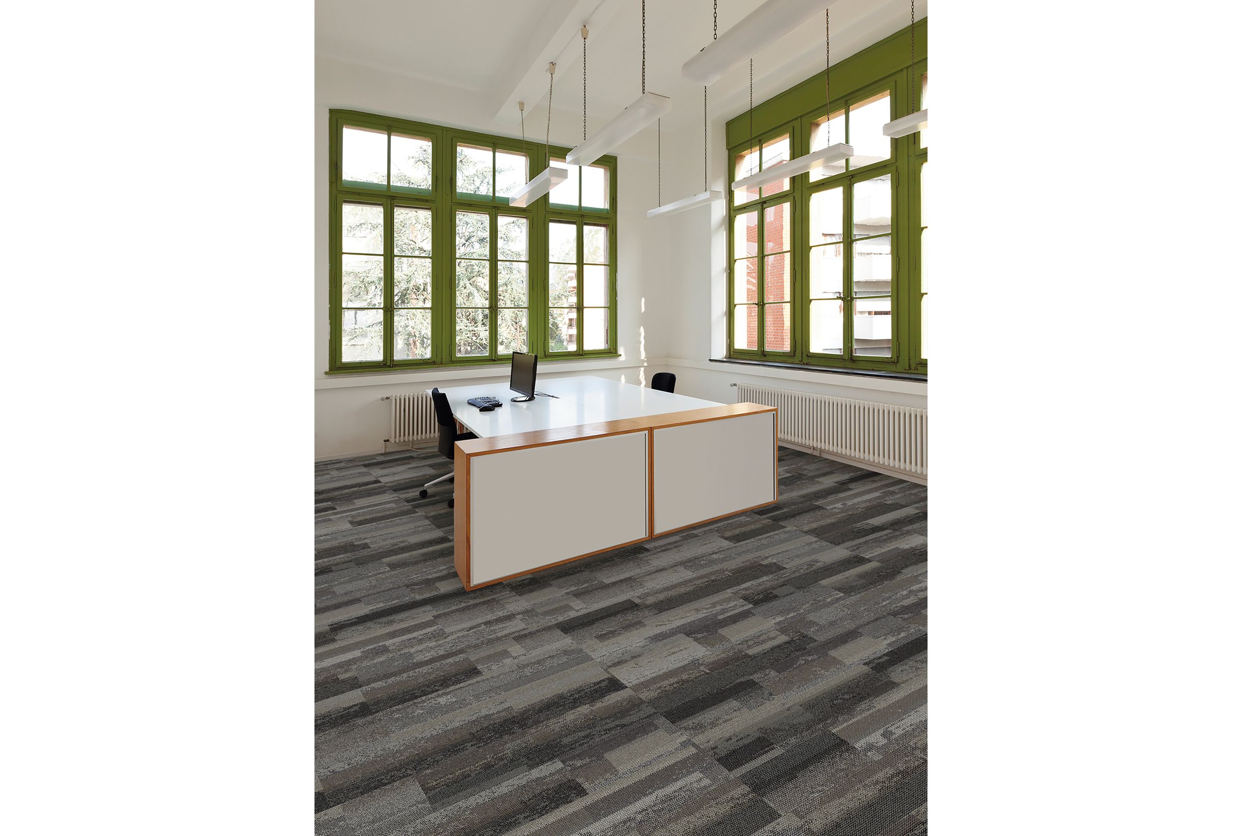 Interface Reclaim plank carpet tile in interior design studio numéro d’image 6